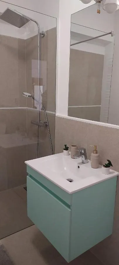 Luxury New Apartament Private Parking Бухарест 0*,